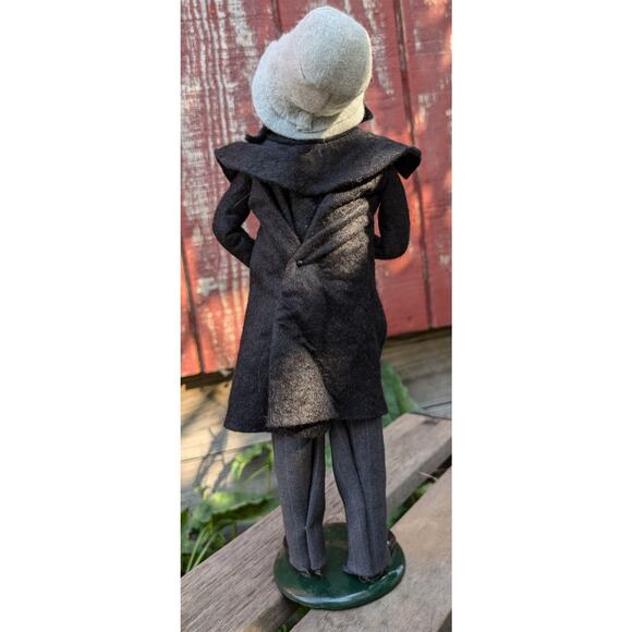 Byers' Choice Caroler 1989 Christmas Man Black Coat Red Vest Brass Pocket Watch - Picture 6 of 8